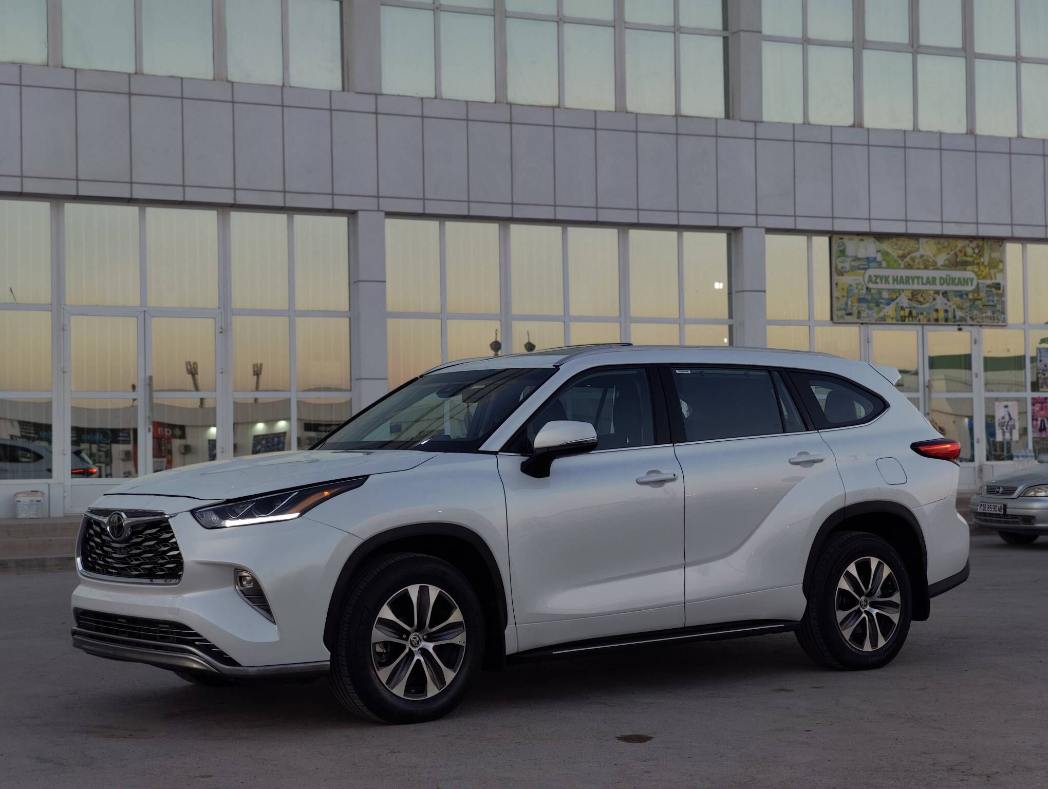 Toyota Highlander 2022 - 520 000 TMT - Aşgabat - img 7