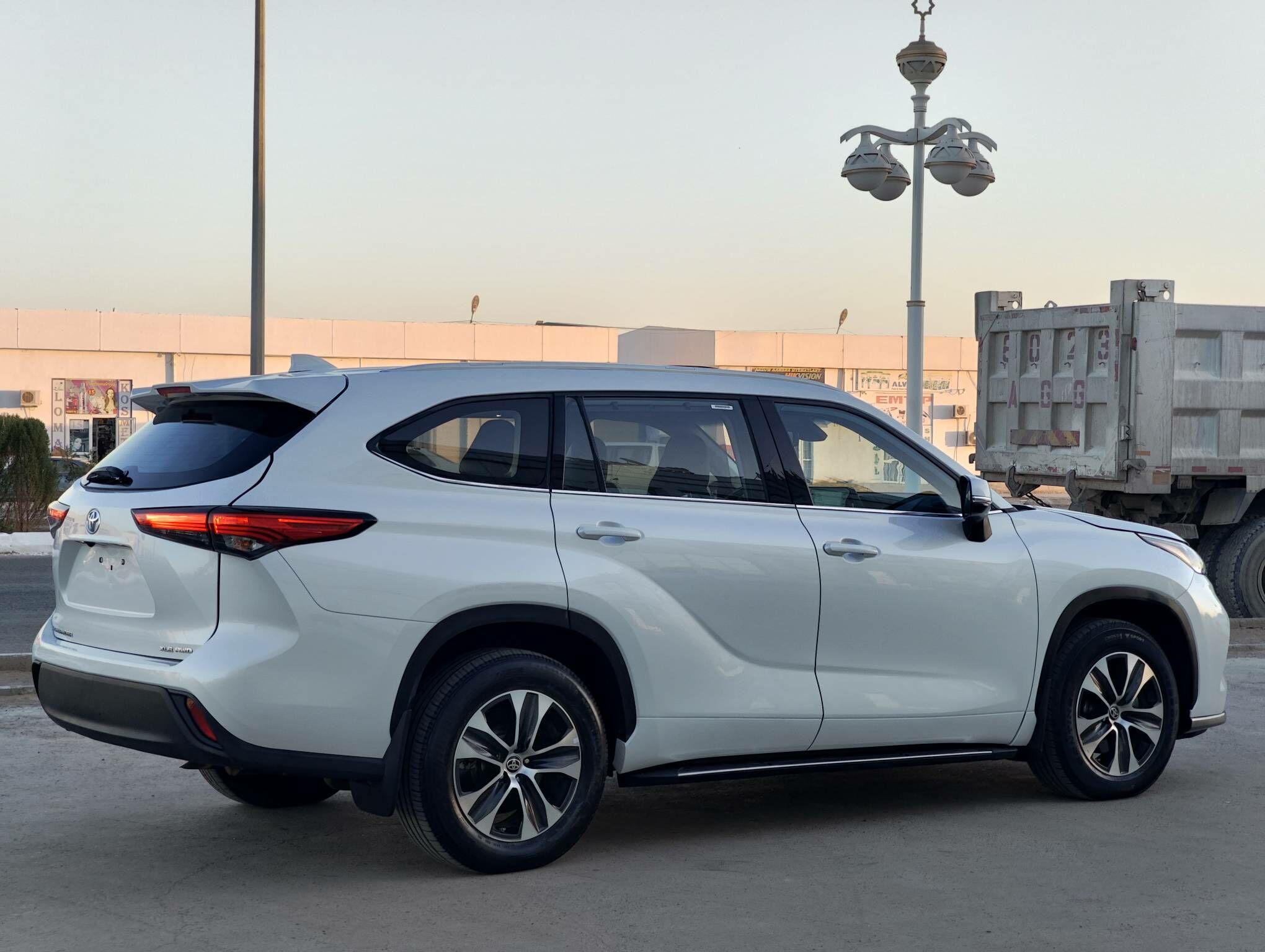 Toyota Highlander 2022 - 520 000 TMT - Aşgabat - img 4