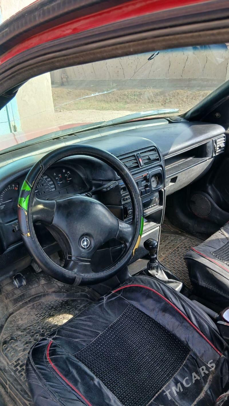 Opel Vectra 1990 - 18 000 TMT - Gubadag - img 3