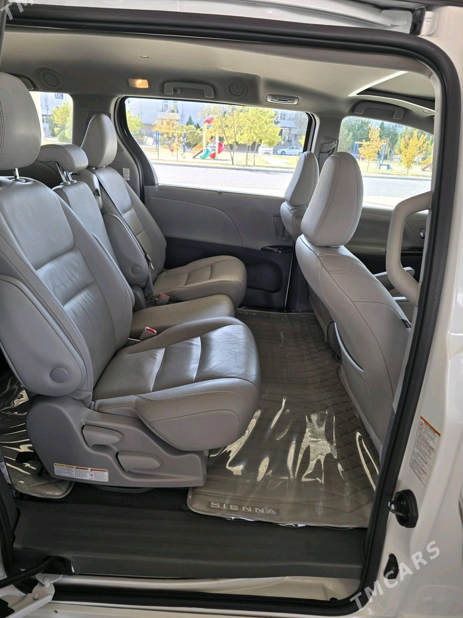 Toyota Sienna 2020 - 470 000 TMT - Гуртли - img 3