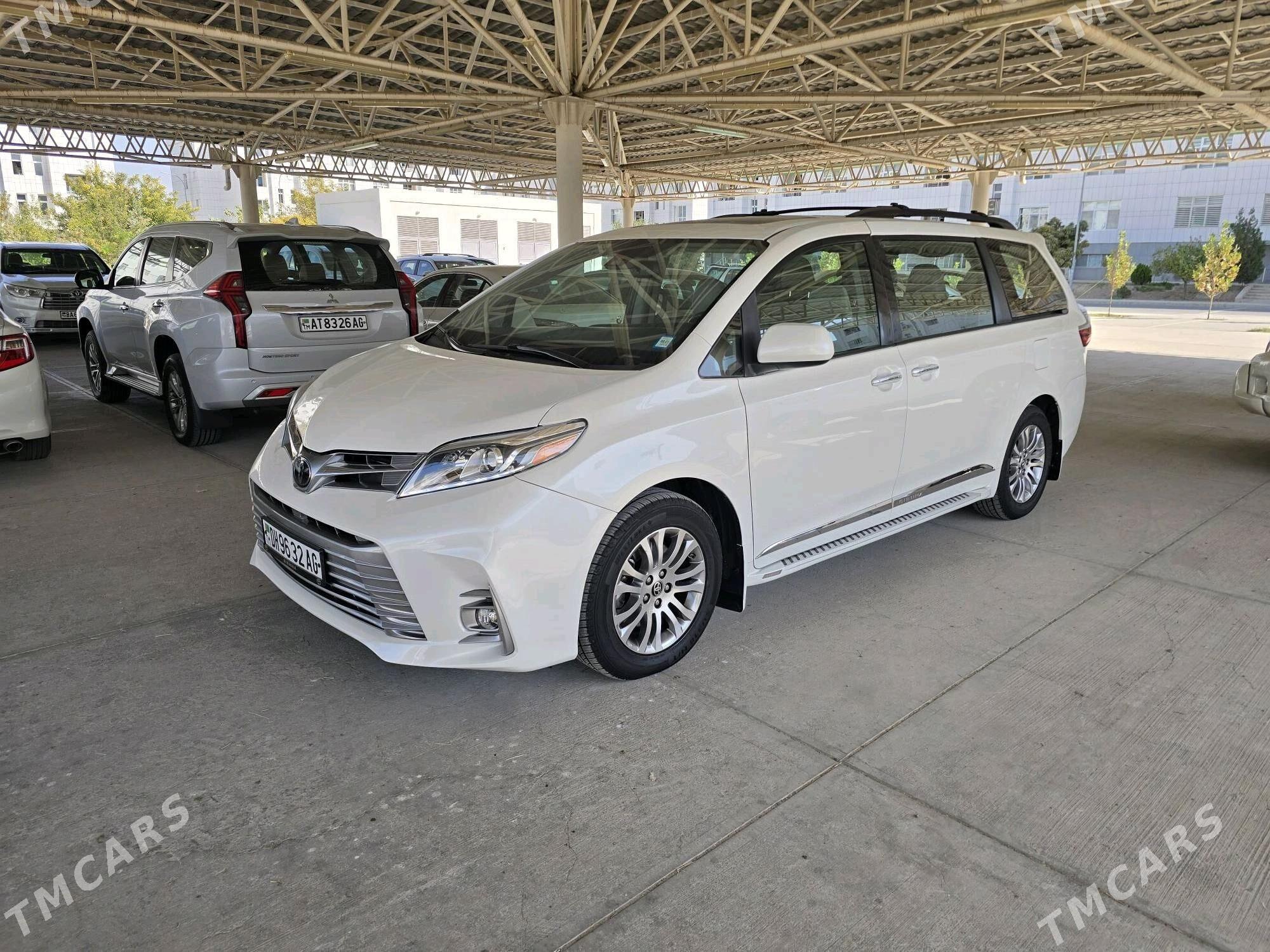 Toyota Sienna 2020 - 470 000 TMT - Гуртли - img 1
