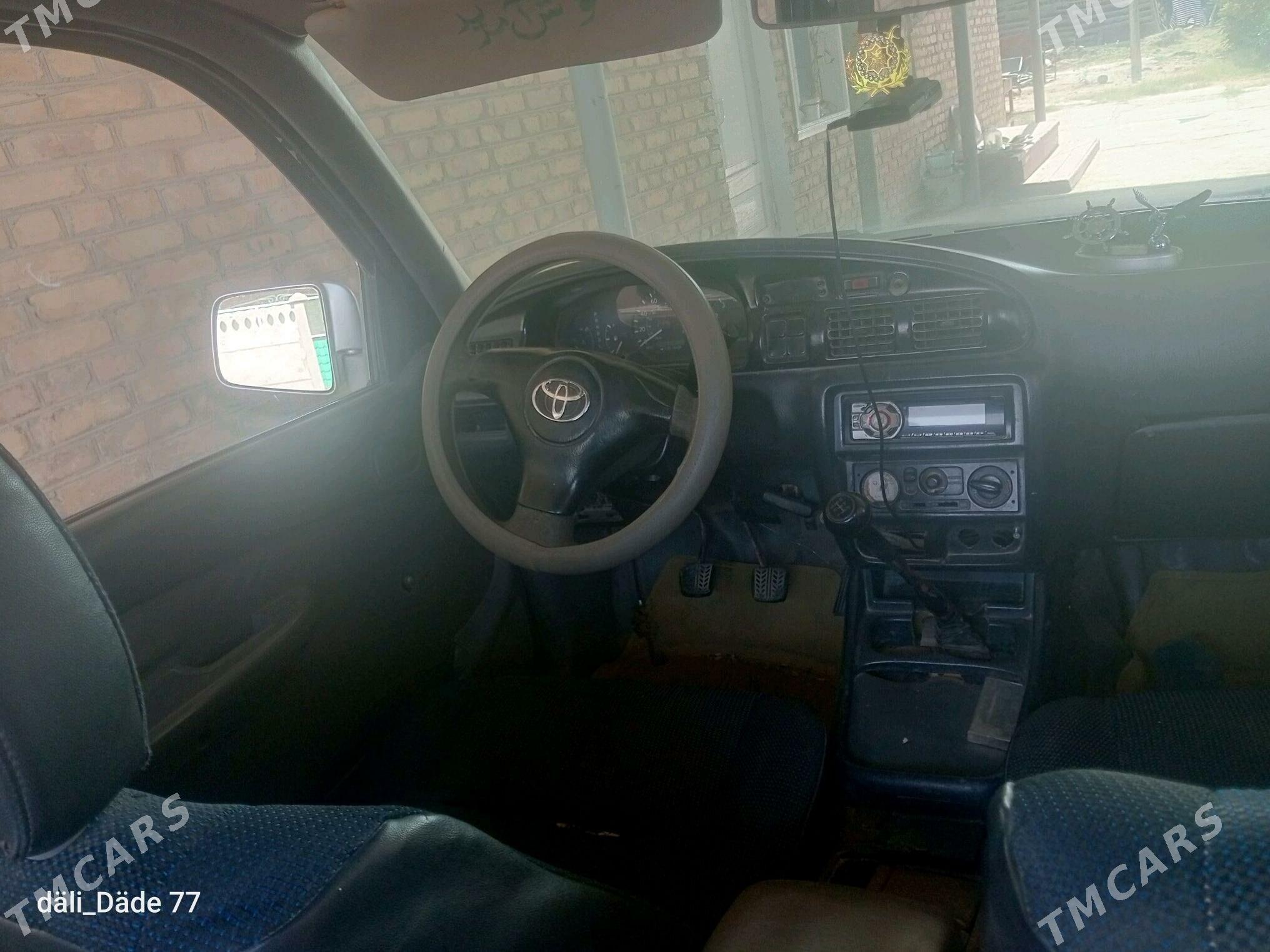 Toyota Hilux 2002 - 60 000 TMT - Sakarçäge - img 4