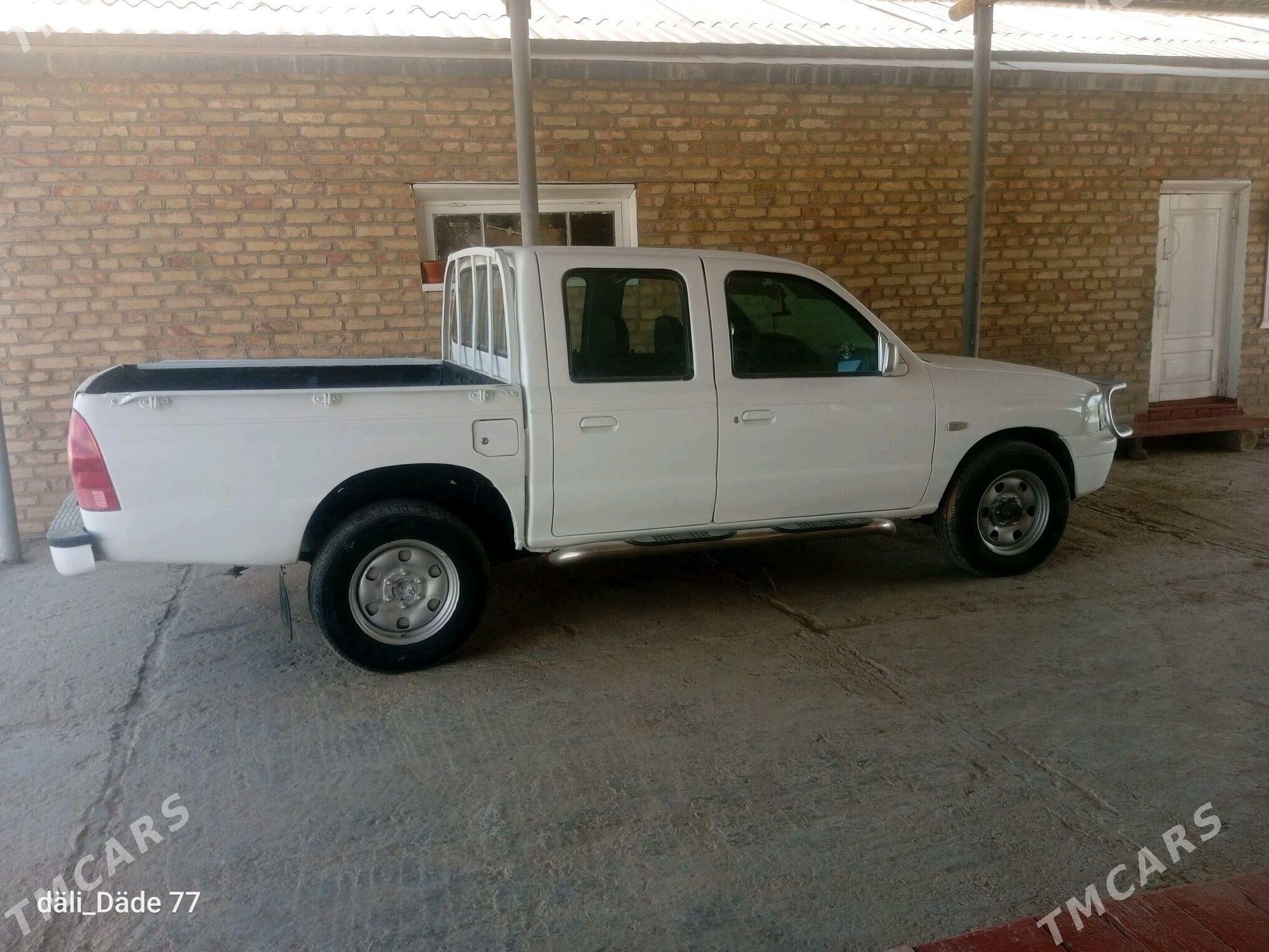 Toyota Hilux 2002 - 60 000 TMT - Sakarçäge - img 1