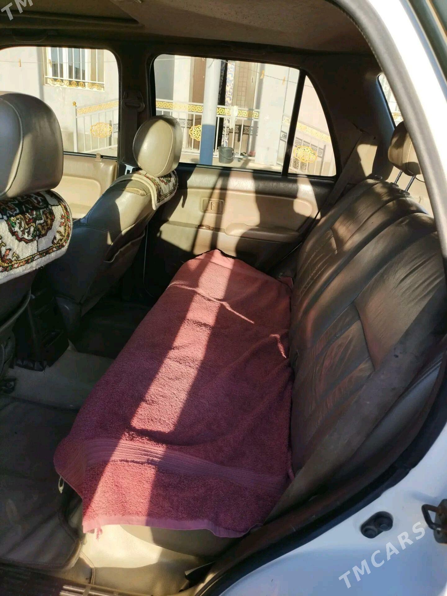 Toyota 4Runner 2000 - 140 000 TMT - Sarahs - img 9