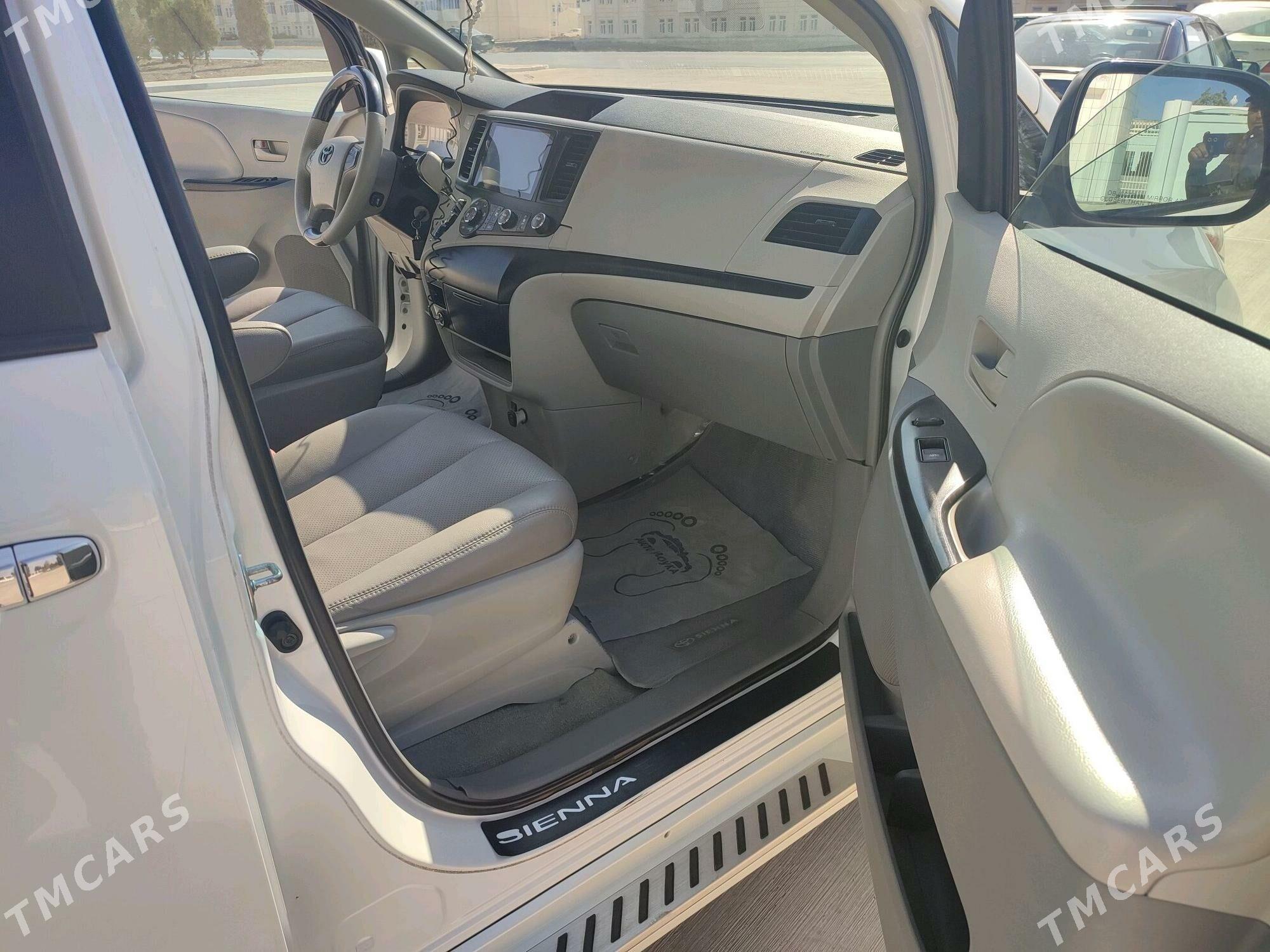 Toyota Sienna 2012 - 320 000 TMT - Туркменабат - img 9