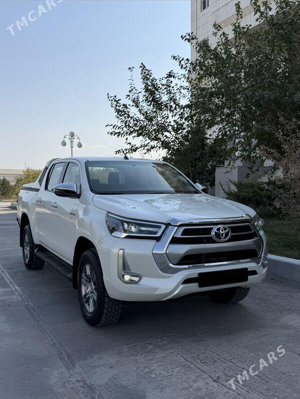 Toyota Hilux 2022 - 589 000 TMT - Aşgabat - img 4