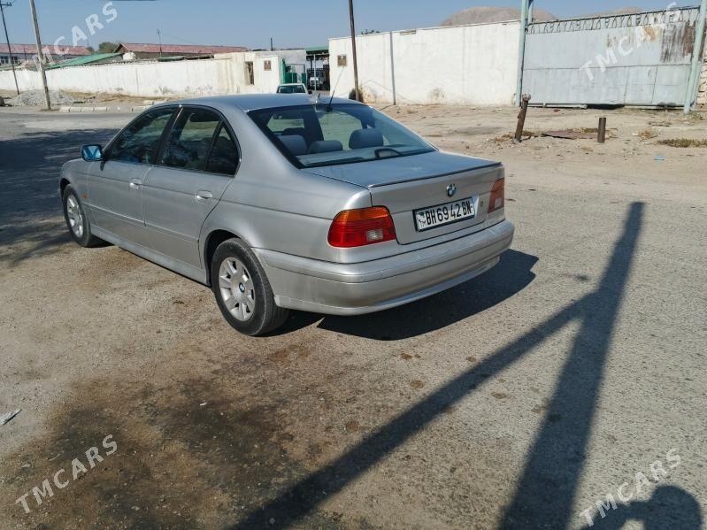 BMW E39 2001 - 100 000 TMT - Балканабат - img 1