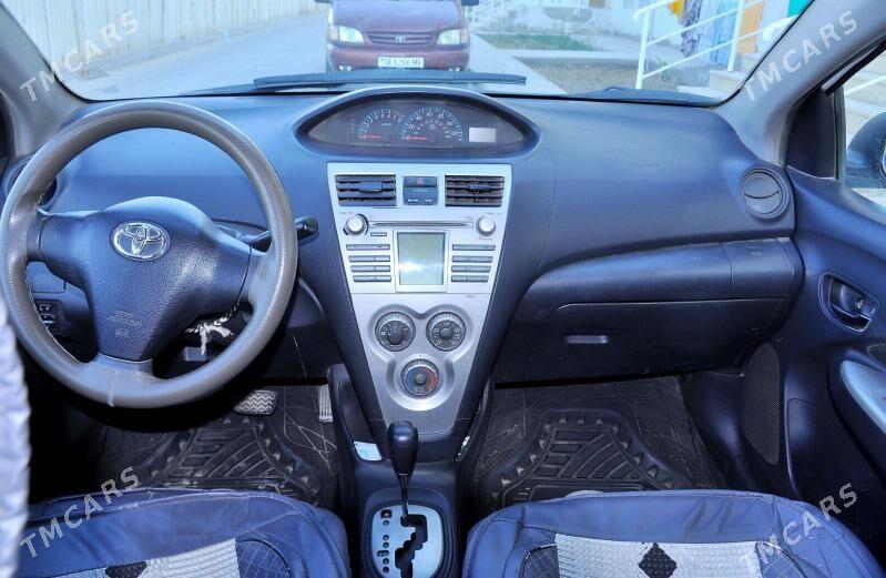 Toyota Yaris 2010 - 110 000 TMT - Мары - img 1