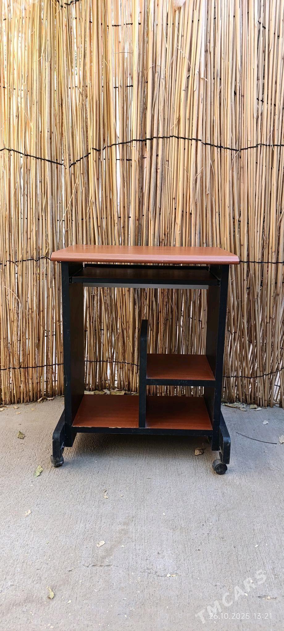 Стол компьютерный - Gagarin köç, köne Howa menzili - img 1