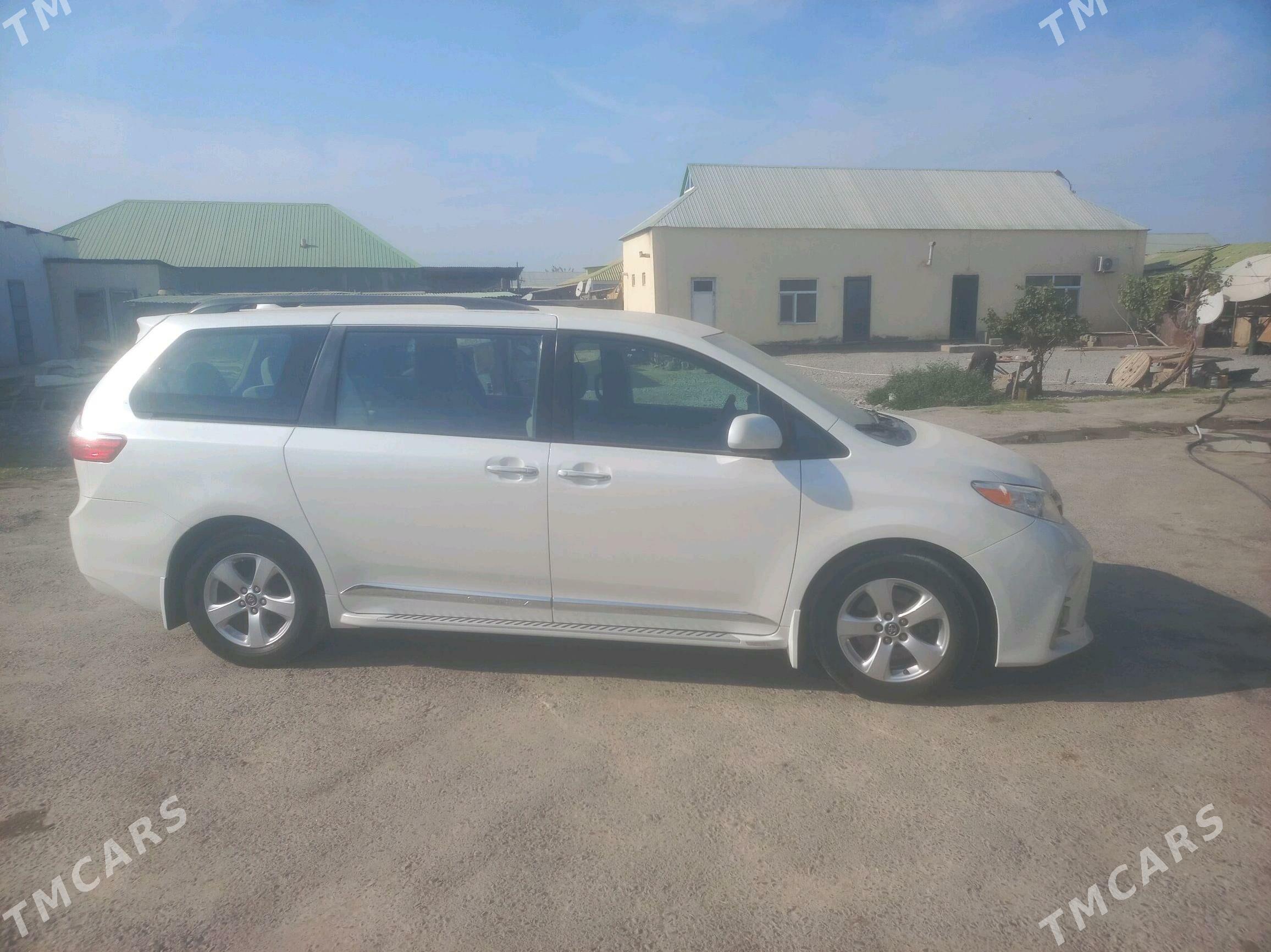 Toyota Sienna 2019 - 440 000 TMT - Büzmeýin - img 3