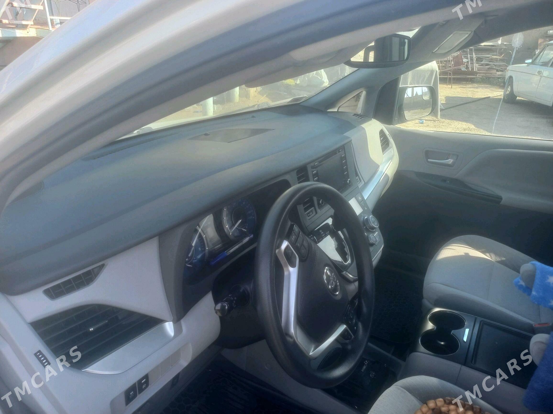 Toyota Sienna 2019 - 440 000 TMT - Büzmeýin - img 7