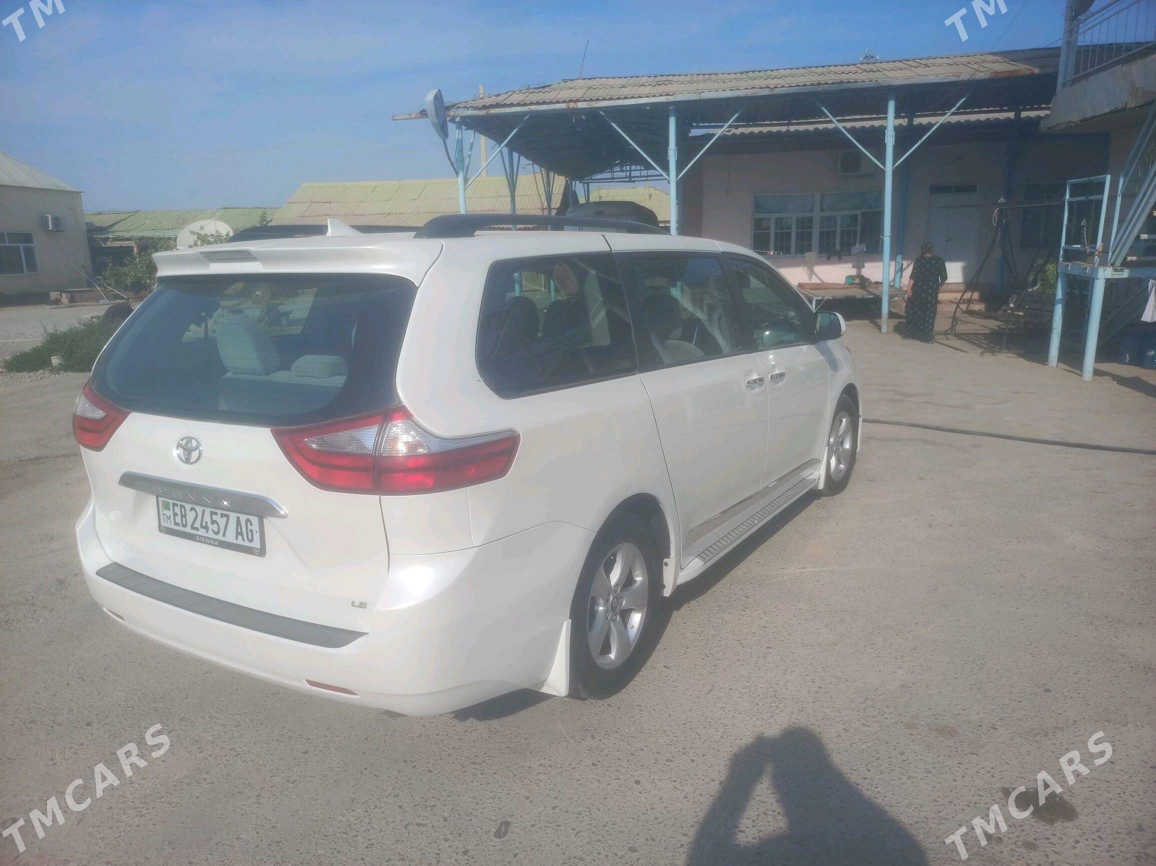 Toyota Sienna 2019 - 440 000 TMT - Büzmeýin - img 4