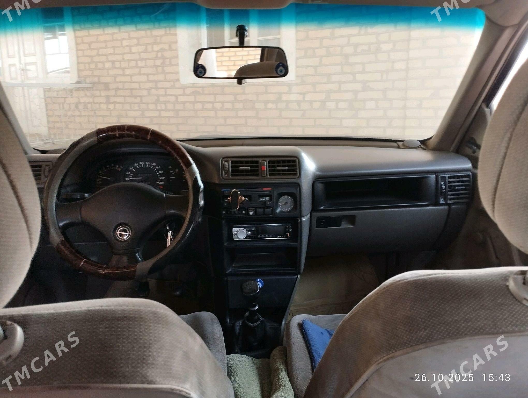 Opel Vectra 1988 - 42 000 TMT - Sakarçäge - img 1