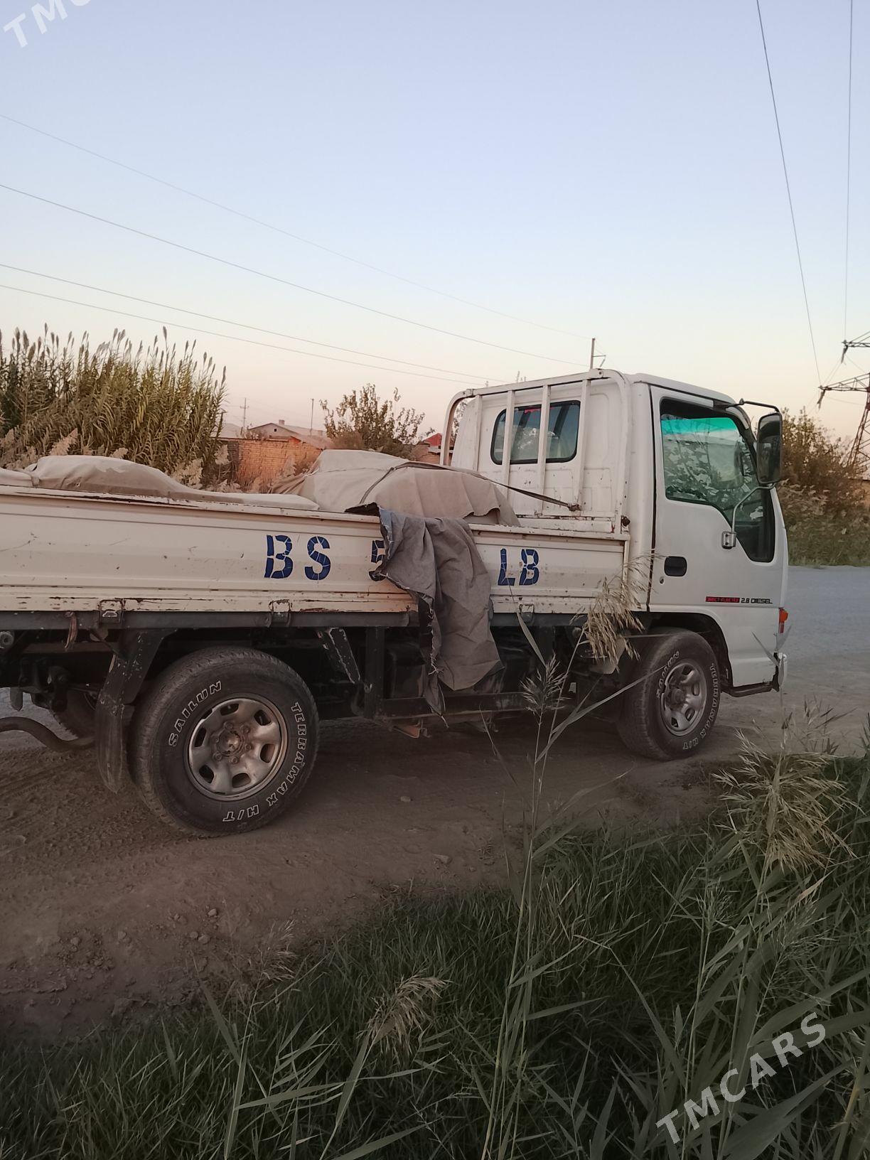 Isuzu Elf 1999 - 95 000 TMT - Керки - img 4