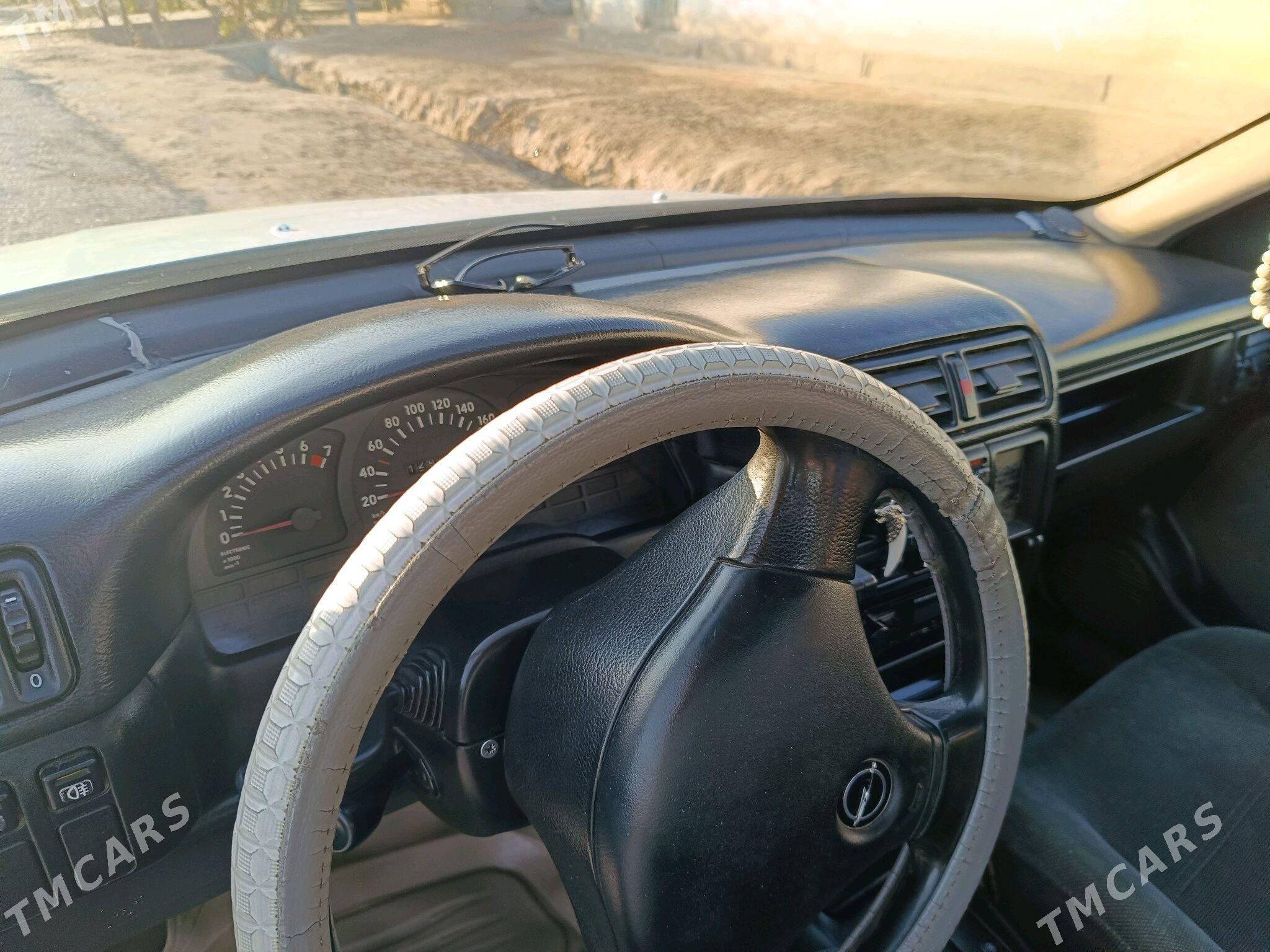 Opel Vectra 1990 - 38 000 TMT - Фарап - img 4