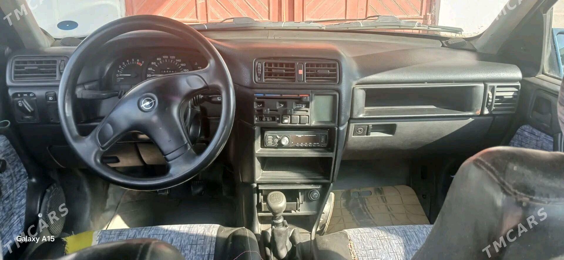 Opel Vectra 1993 - 40 000 TMT - Губадаг - img 1