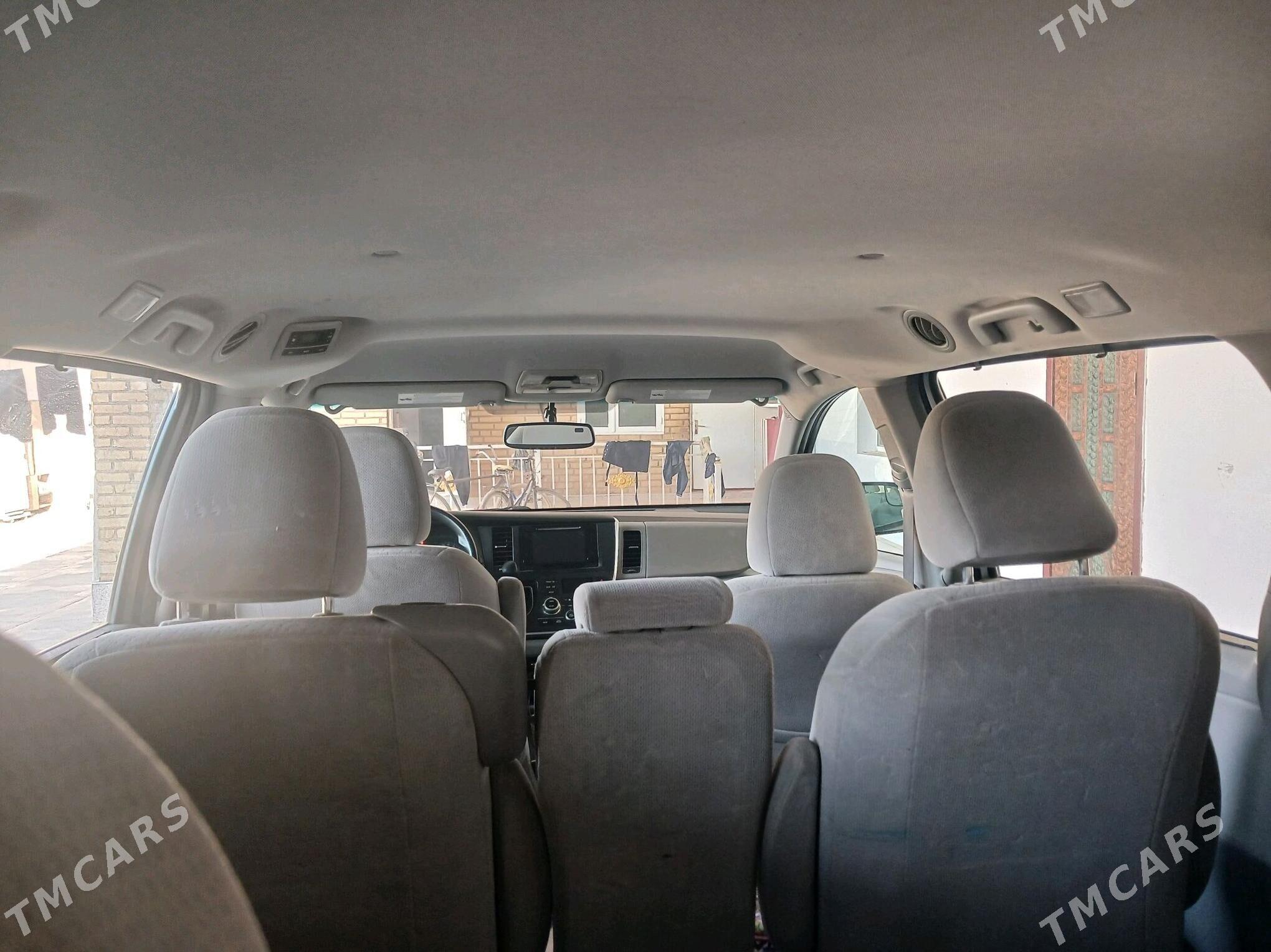 Toyota Sienna 2016 - 360 000 TMT - Халач - img 3