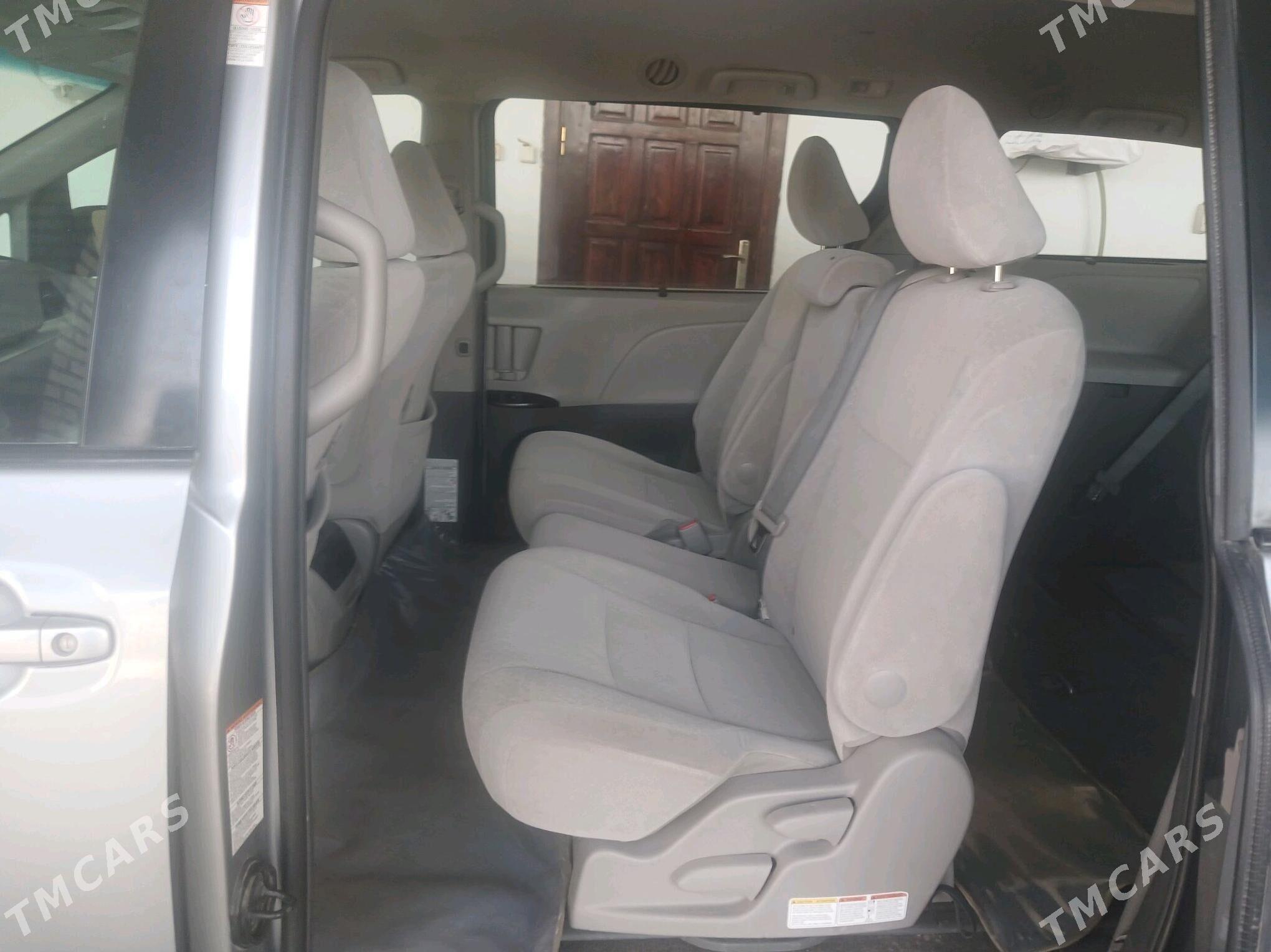 Toyota Sienna 2016 - 360 000 TMT - Халач - img 4