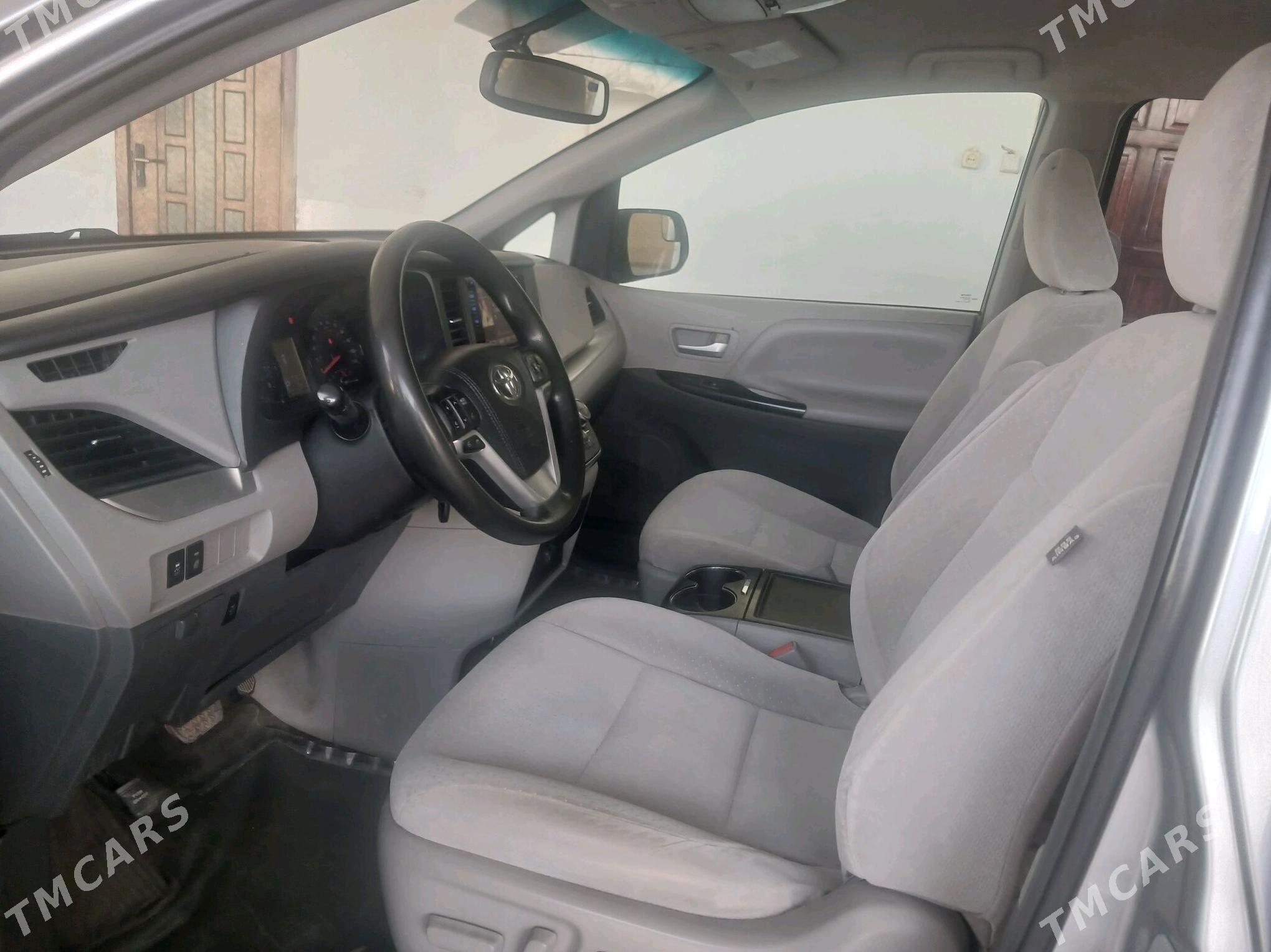 Toyota Sienna 2016 - 360 000 TMT - Халач - img 5