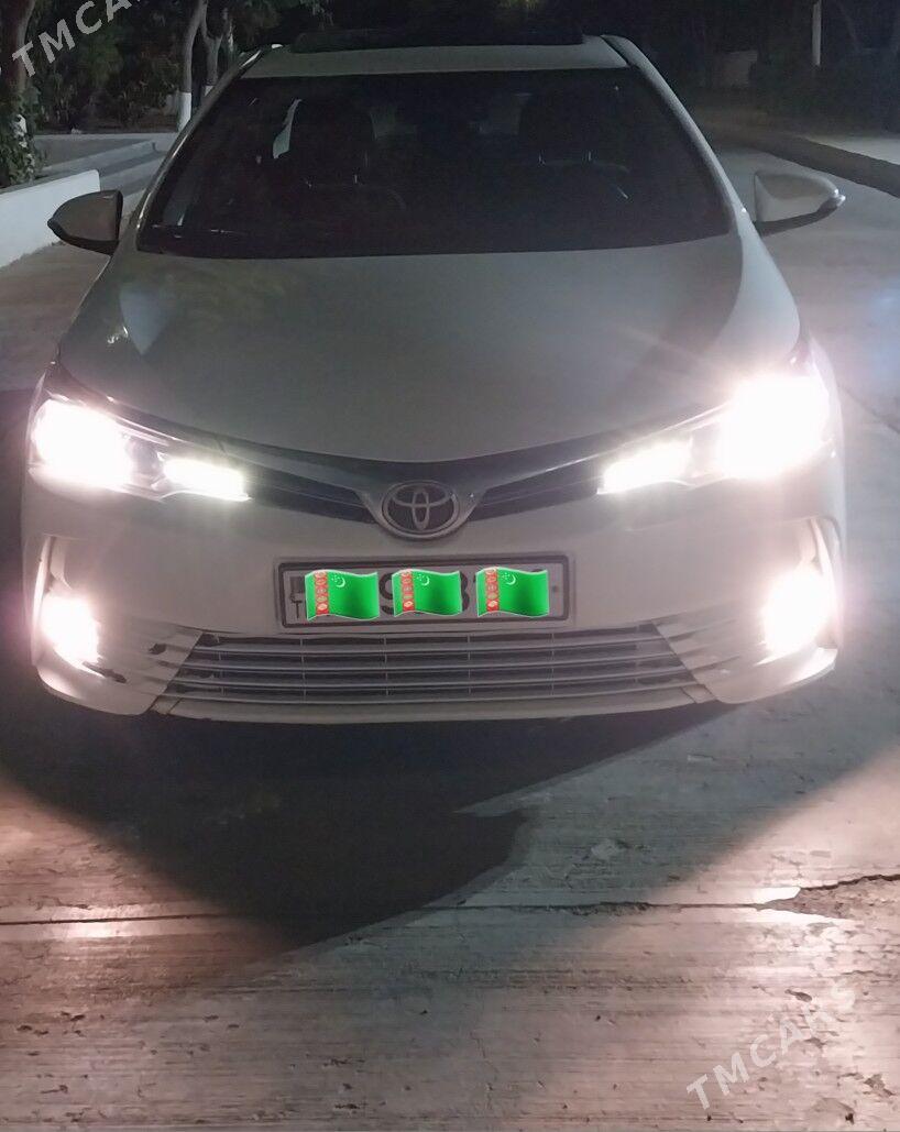 Toyota Corolla 2018 - 195 000 TMT - Кëши - img 4