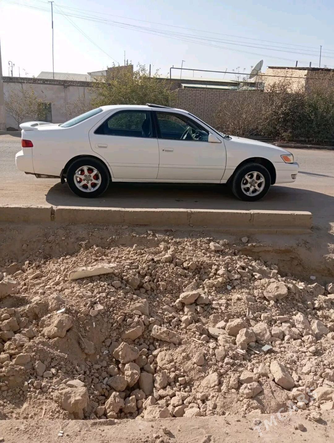 Toyota Camry 2001 - 135 000 TMT - Köneürgenç - img 5