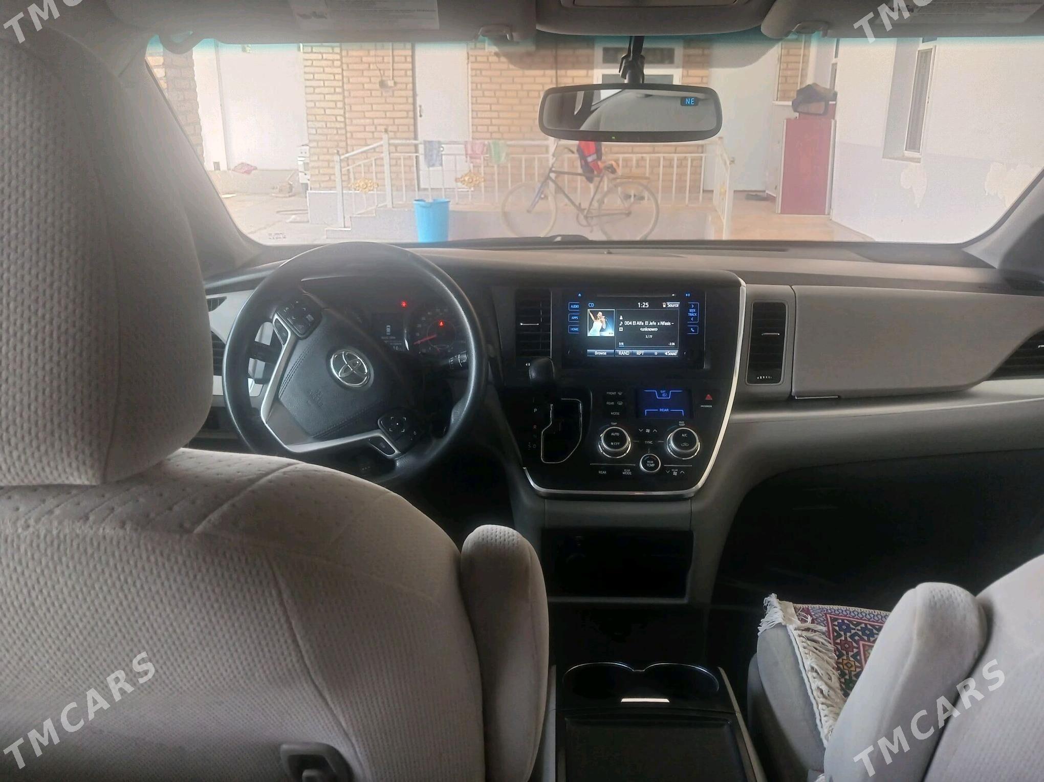 Toyota Sienna 2016 - 360 000 TMT - Халач - img 8