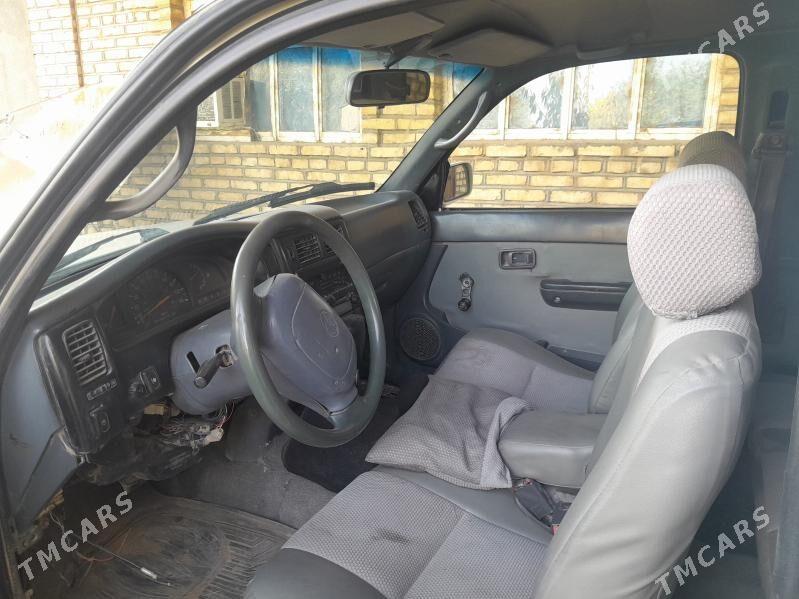 Toyota Tacoma 1996 - 70 000 TMT - Тагтабазар - img 4