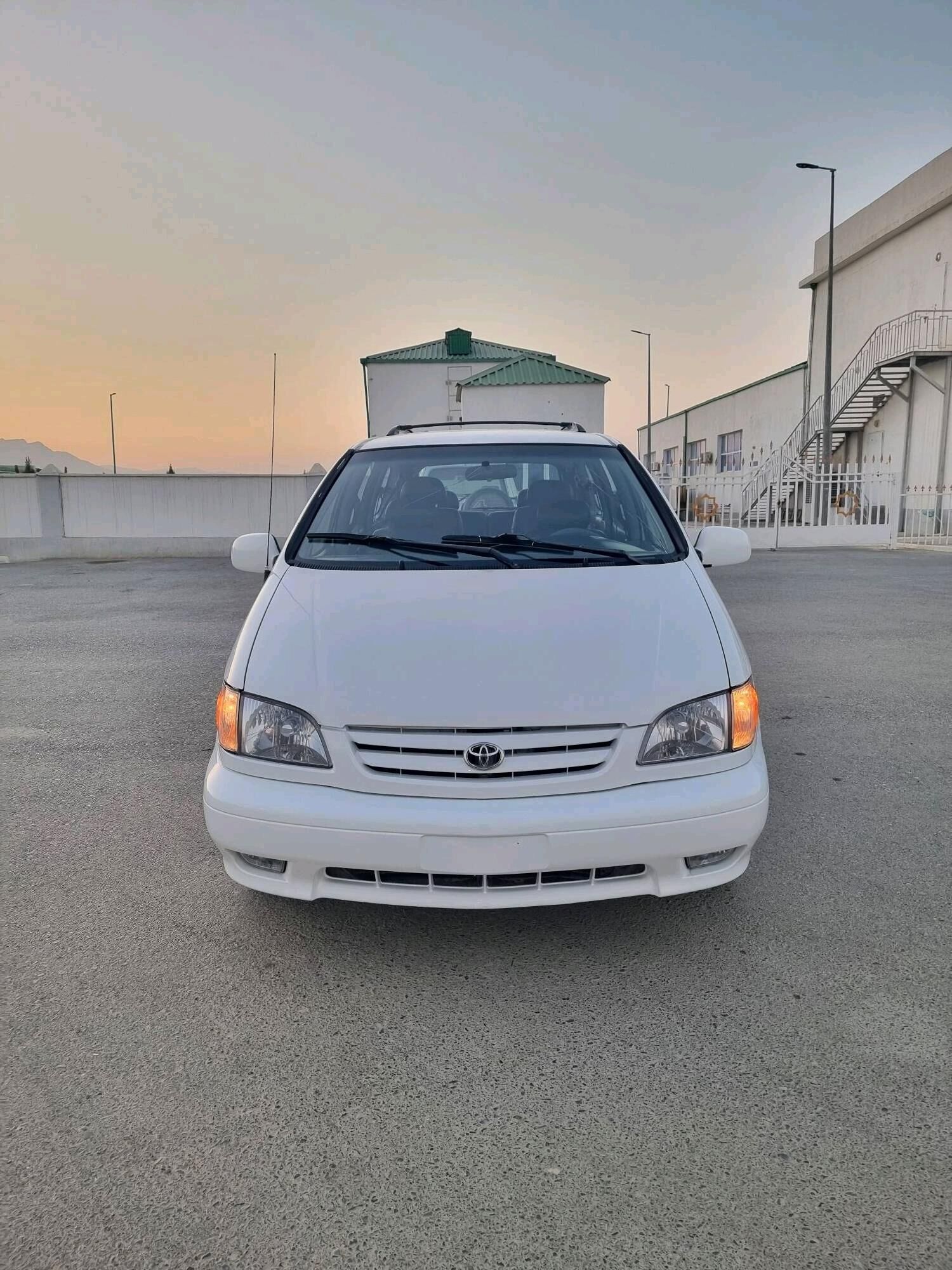 Toyota Sienna 2000 - 145 000 TMT - Бахарден - img 1