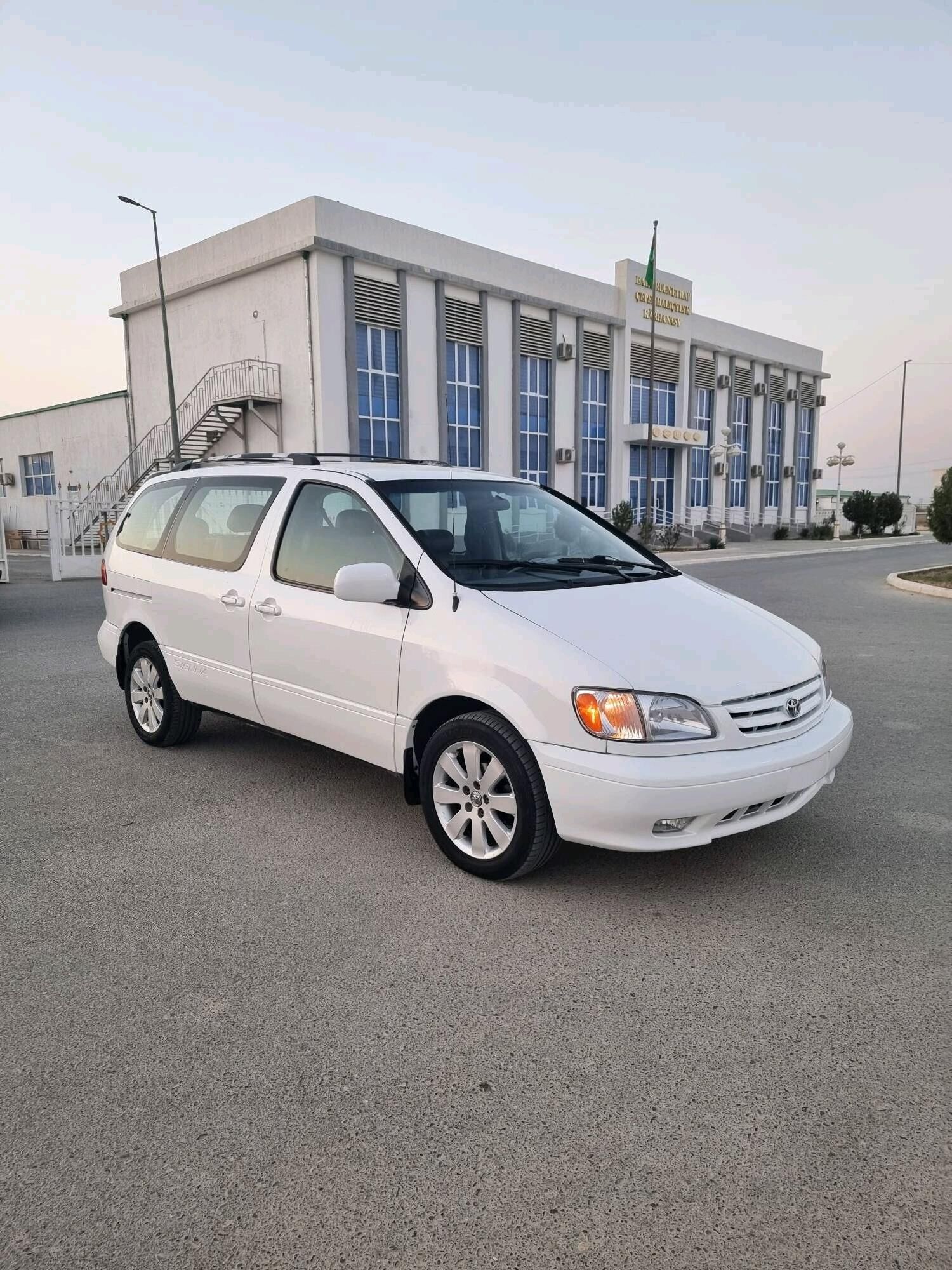Toyota Sienna 2000 - 145 000 TMT - Бахарден - img 2