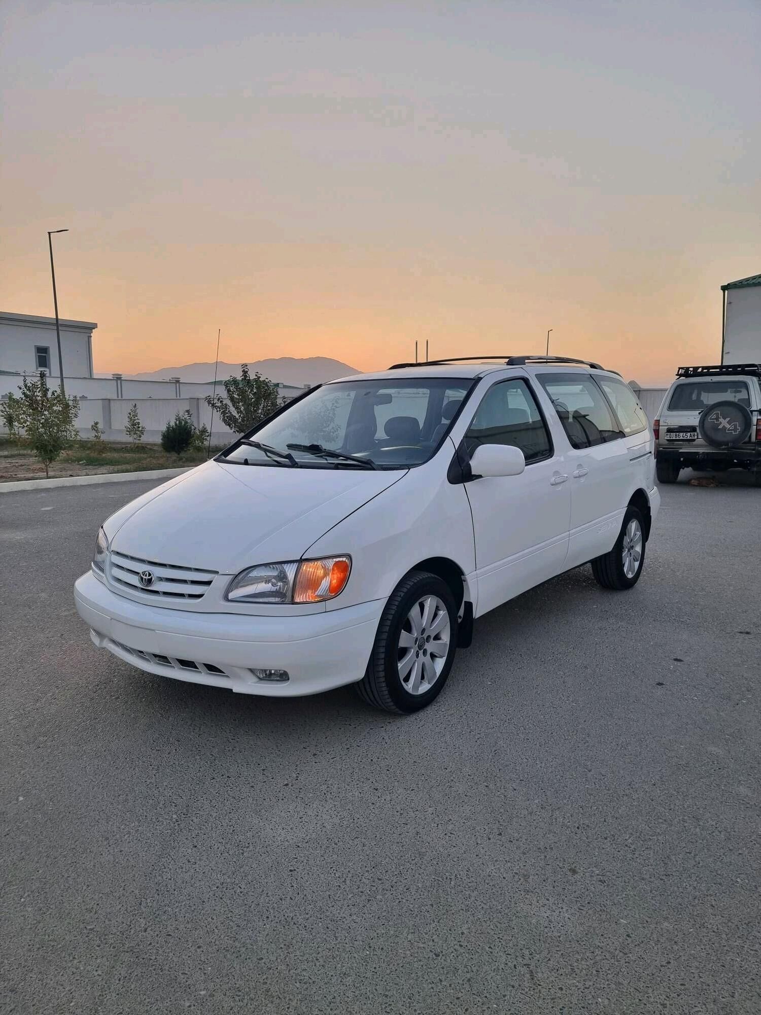 Toyota Sienna 2000 - 145 000 TMT - Бахарден - img 3
