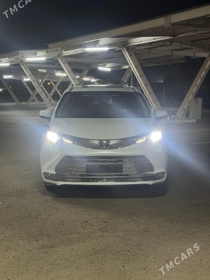 Toyota Sienna 2021 - 646 000 TMT - Мары - img 1