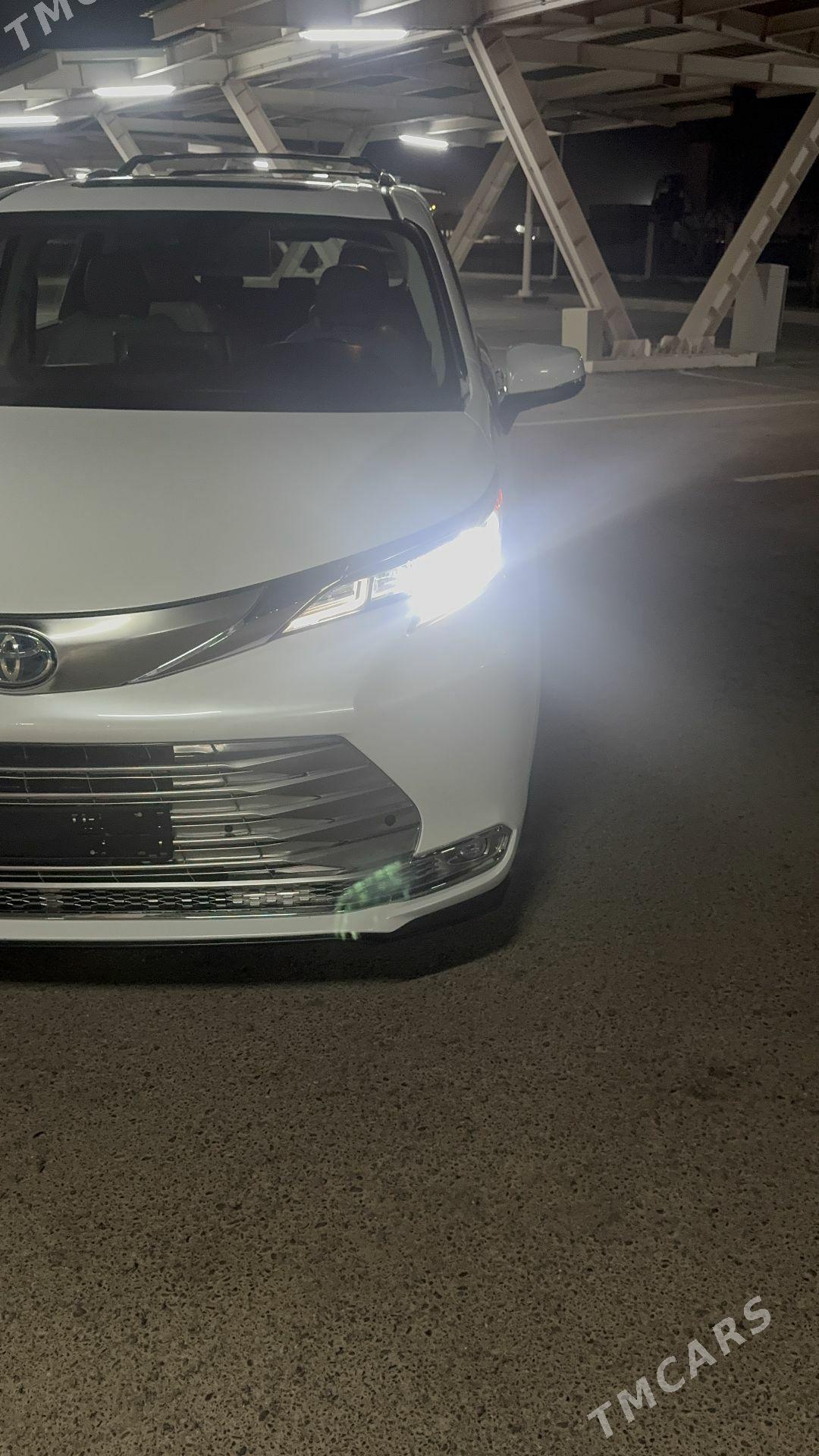 Toyota Sienna 2021 - 646 000 TMT - Мары - img 8