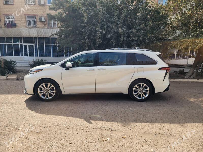Toyota Sienna 2021 - 500 000 TMT - Мары - img 3
