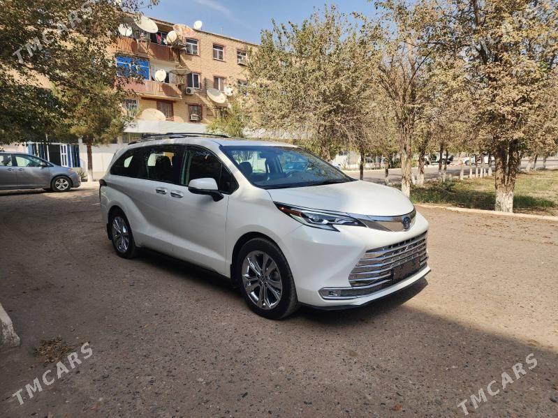 Toyota Sienna 2021 - 500 000 TMT - Мары - img 1