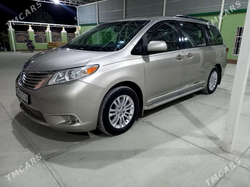Toyota Sienna 2016 - 420 000 TMT - Бахарден - img 1