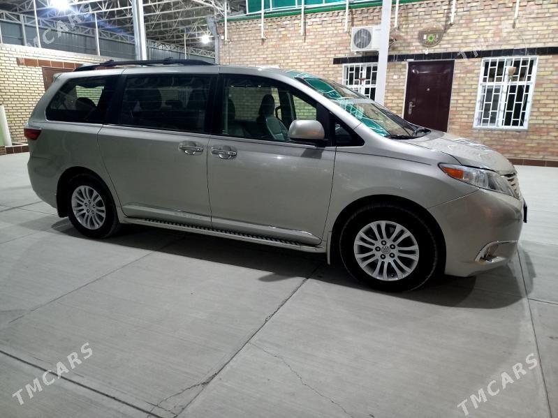 Toyota Sienna 2016 - 420 000 TMT - Бахарден - img 3