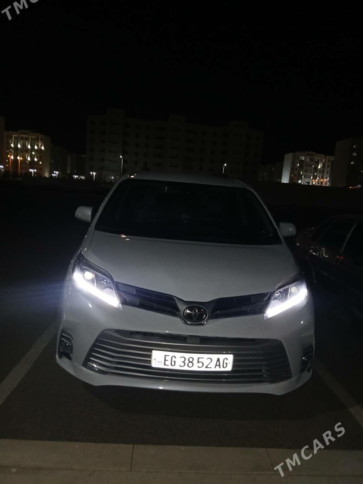 Toyota Sienna 2020 - 370 000 TMT - Аркадаг - img 1