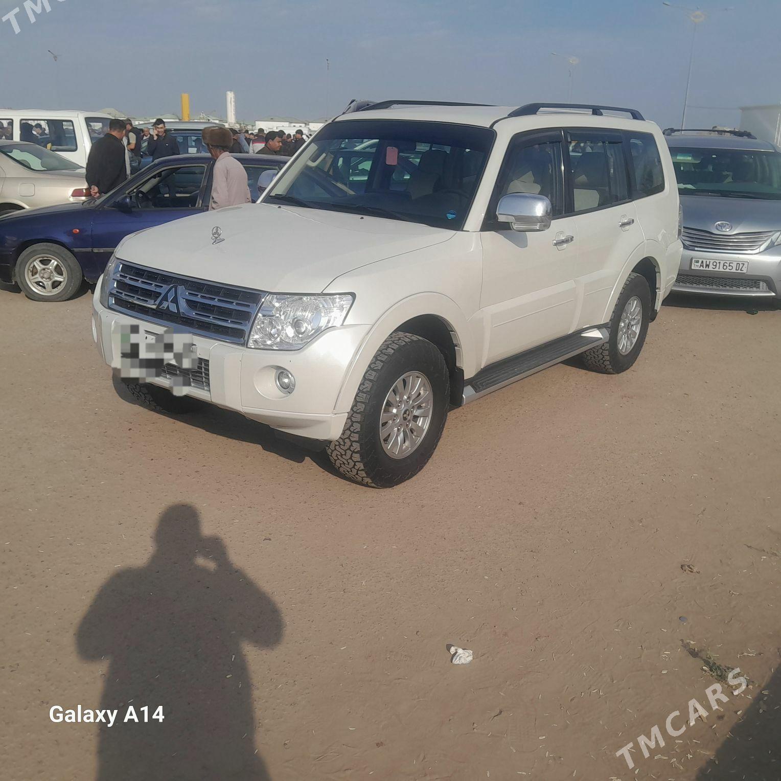 Mitsubishi Pajero 2010 - 270 000 TMT - Рухубелентский этрап - img 1
