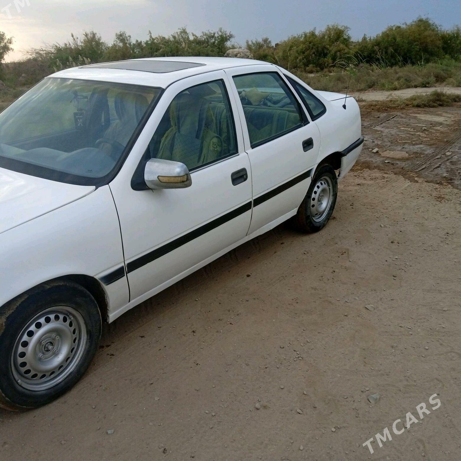Opel Vectra 1990 - 30 000 TMT - Ruhubelent etraby - img 1