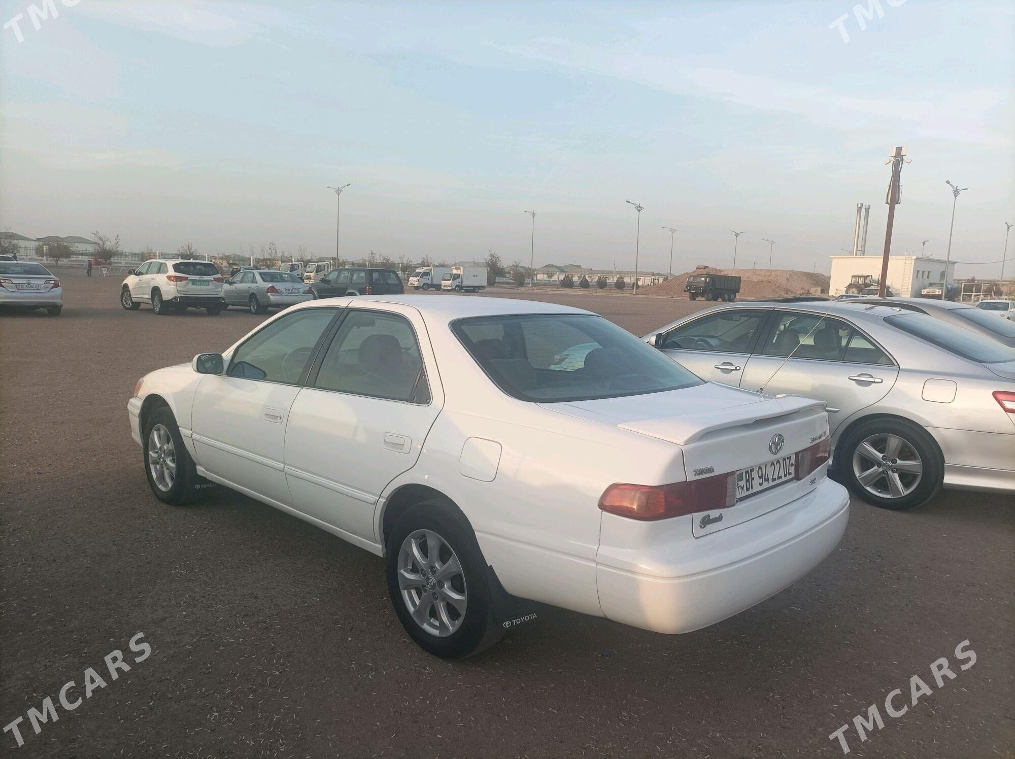 Toyota Camry 1998 - 115 000 TMT - Дашогуз - img 2