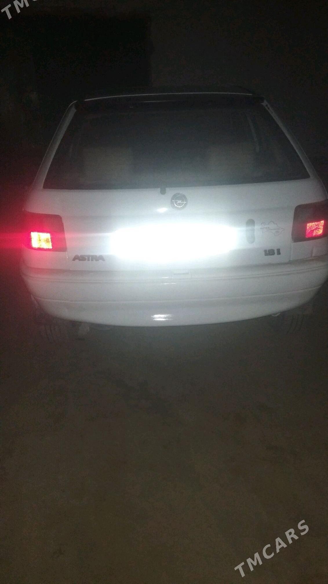 Opel Astra 1992 - 40 000 TMT - Гурбансолтан Едже - img 3