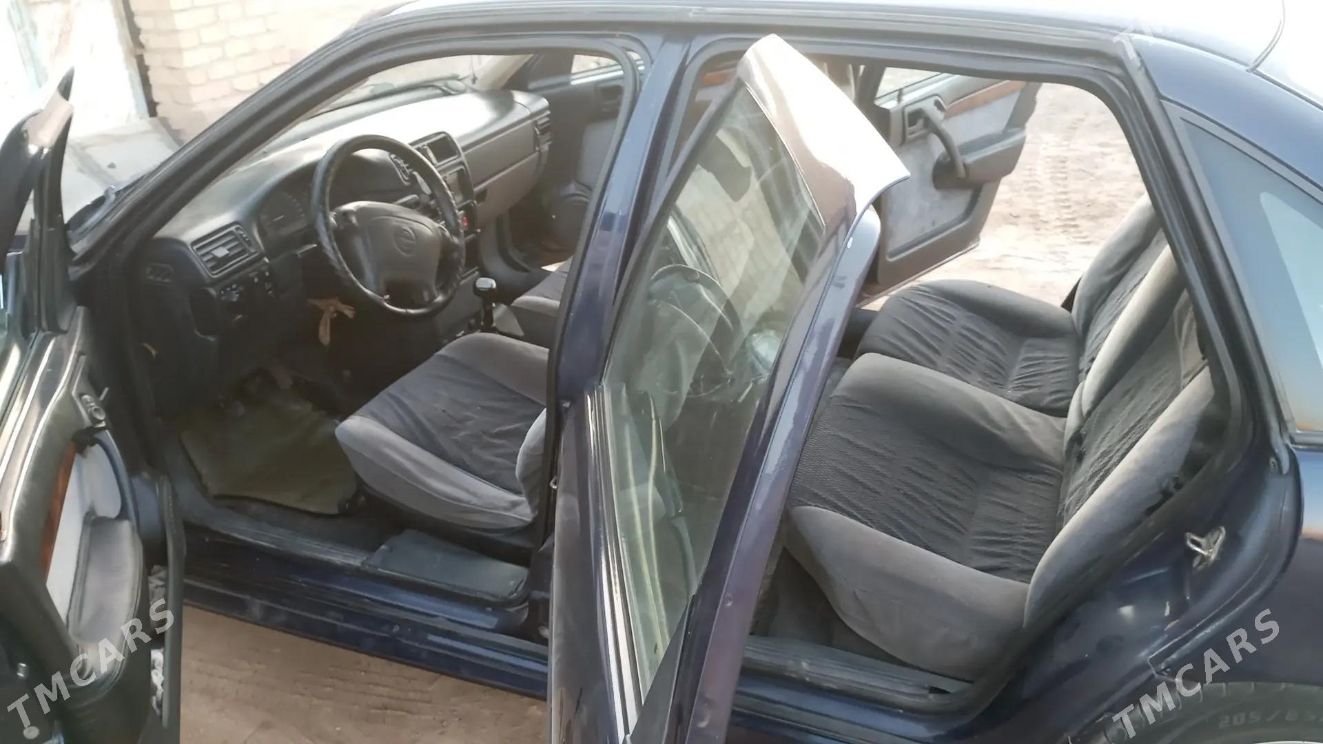Opel Vectra 1995 - 55 000 TMT - Дянев - img 1