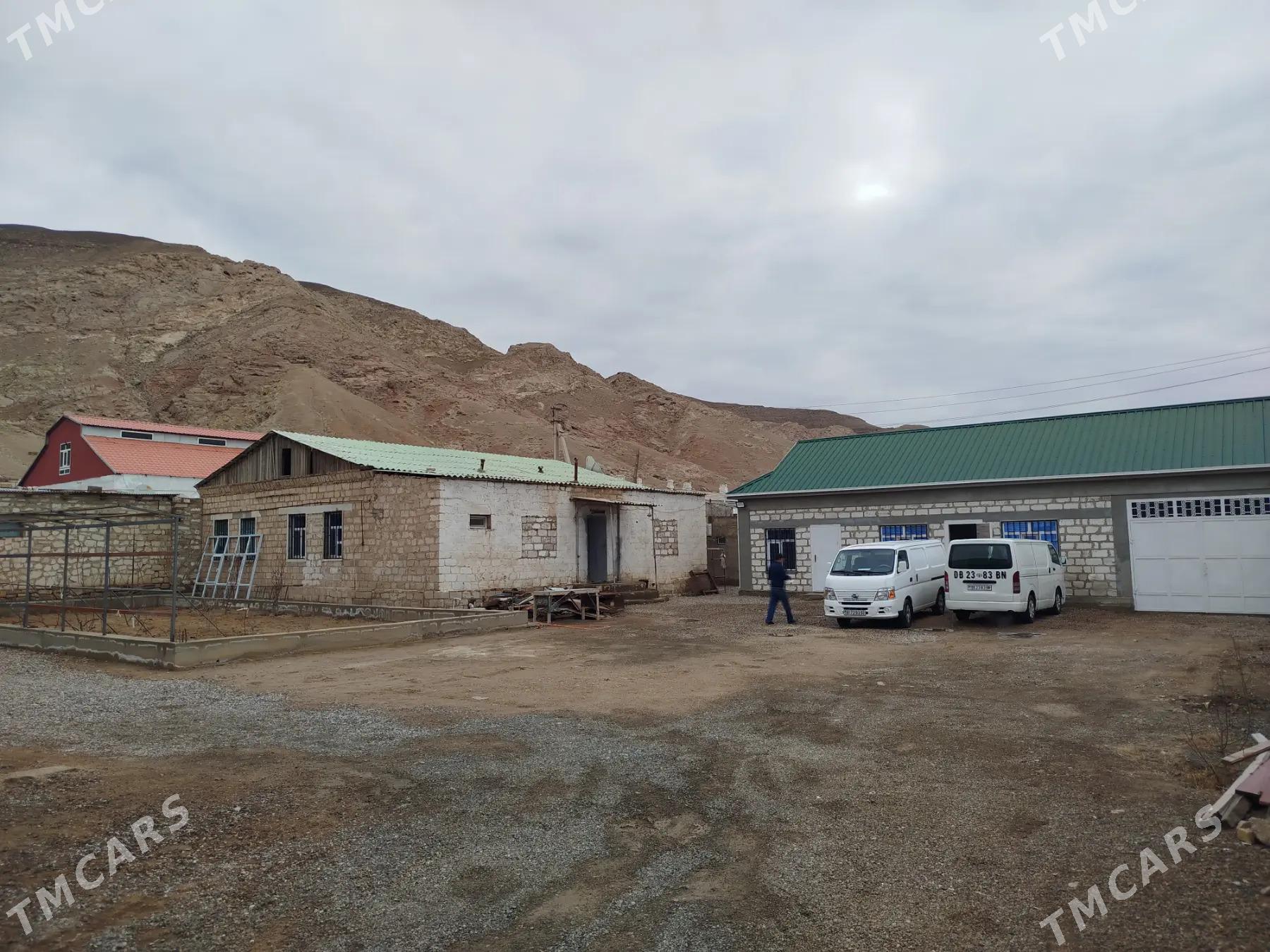 Nissan Urvan 2007 - 180 000 TMT - Türkmenbaşy - img 6