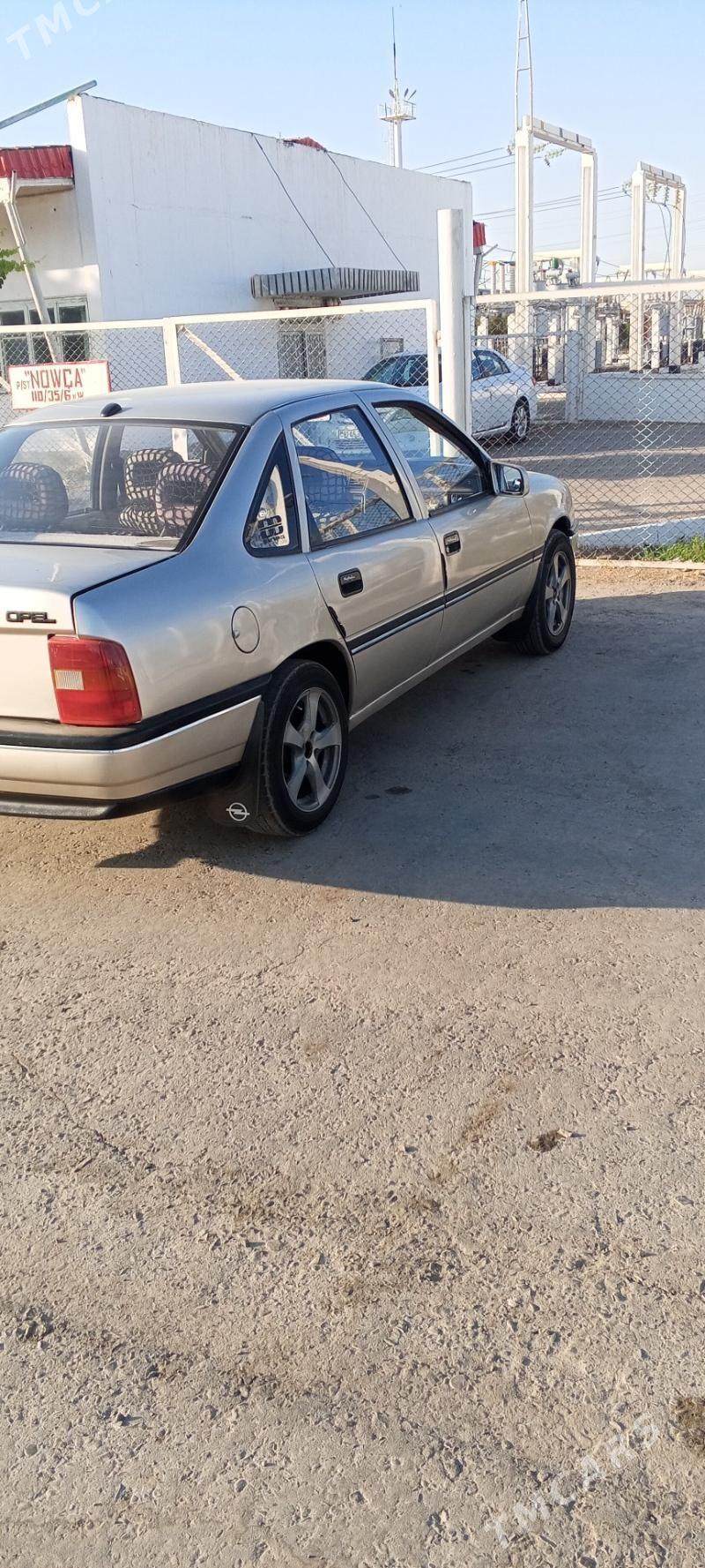 Opel Vectra 1992 - 48 000 TMT - Sakar - img 10