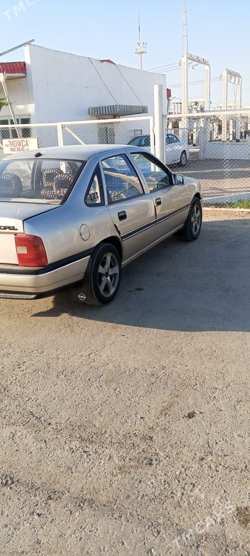 Opel Vectra 1992 - 48 000 TMT - Sakar - img 9