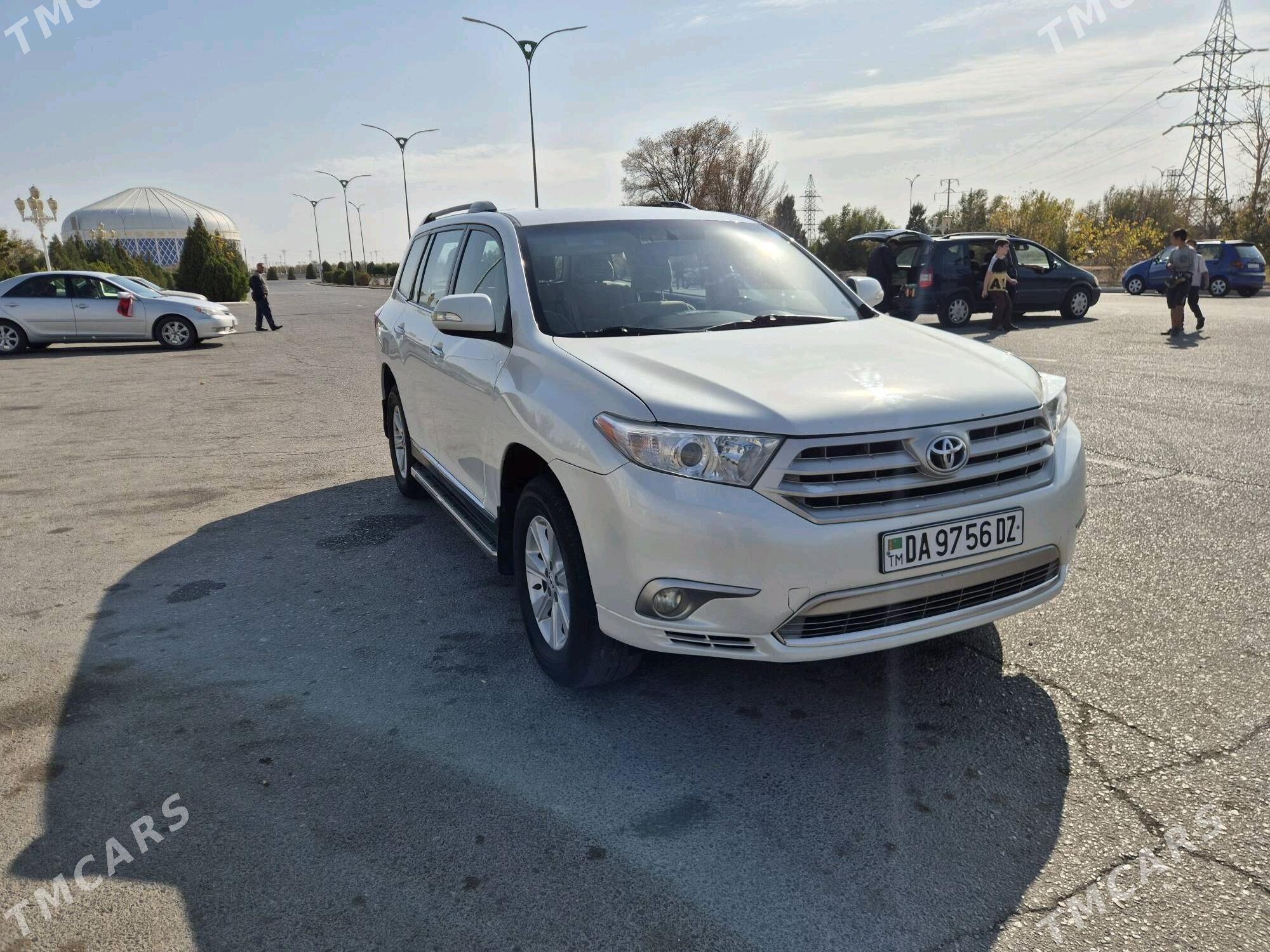 Toyota Highlander 2011 - 330 000 TMT - Кёнеургенч - img 8