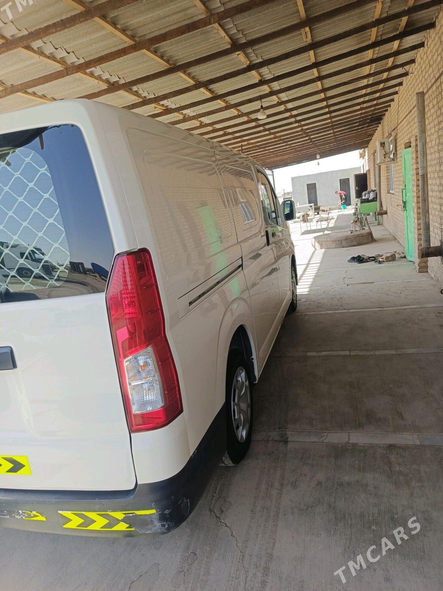 Toyota Hiace 2021 - 460 000 TMT - Sarahs - img 1