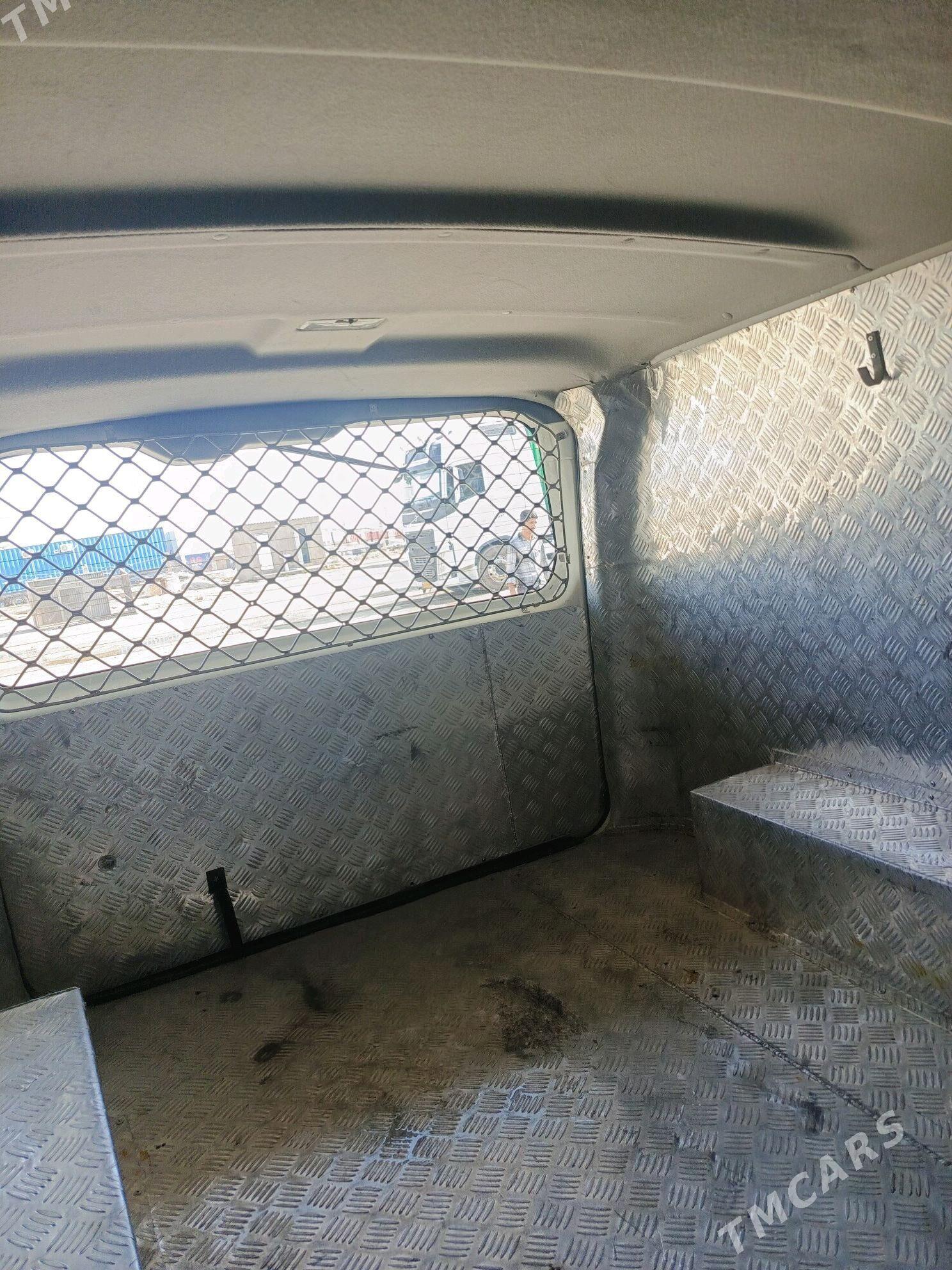 Toyota Hiace 2021 - 460 000 TMT - Sarahs - img 2