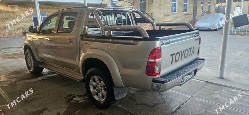 Toyota Hilux 2014 - 420 000 TMT - Байрамали - img 3