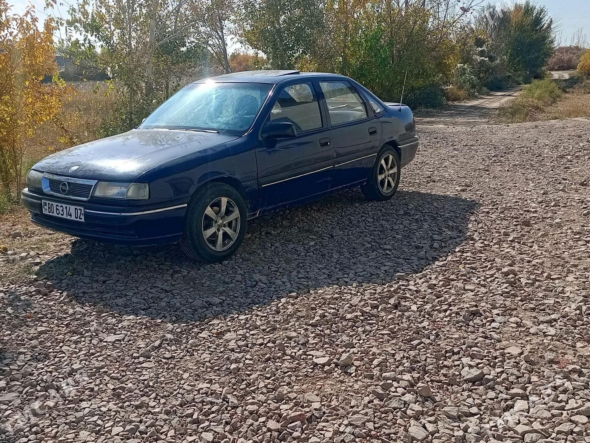 Opel Vectra 1989 - 25 000 TMT - Губадаг - img 1